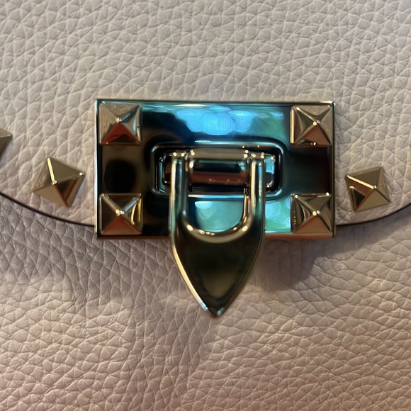 Valentino Garavani Rockstud Crossbody Shoulder Bag Pebble Calf Leather Ivory - Picture 15 of 17